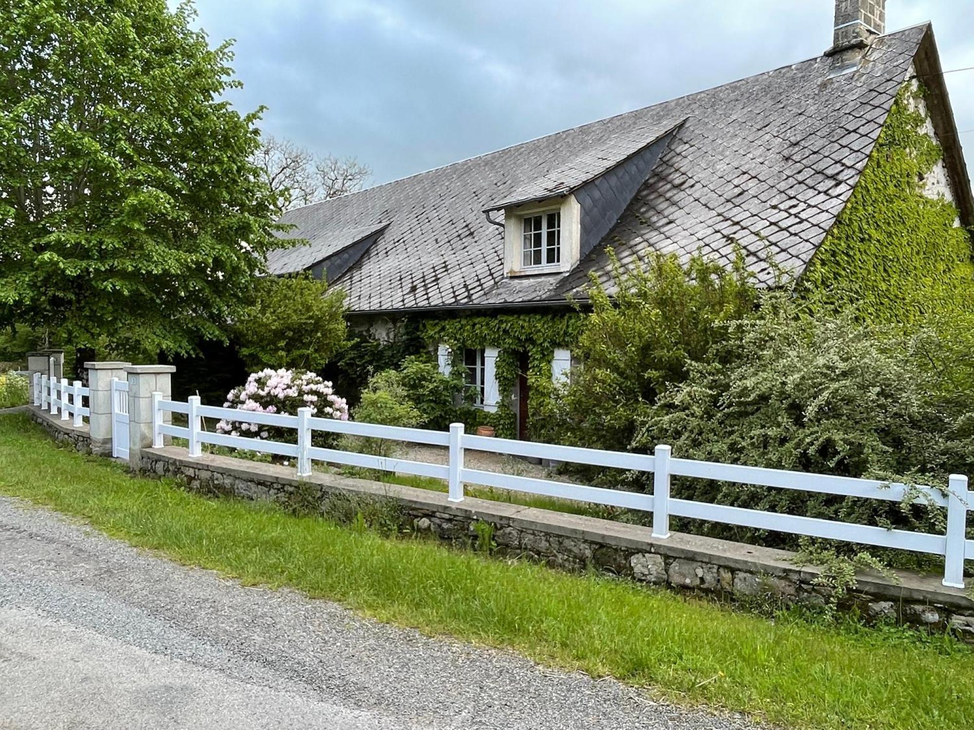 Une Pause En Correze Sarroux Exteriér fotografie